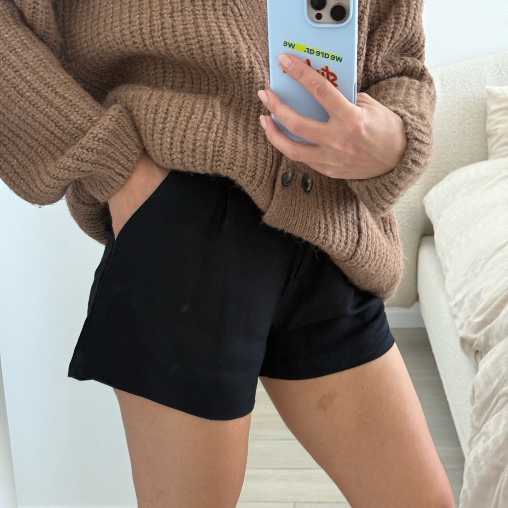 Black Women's Shorts. H&M. Size 4. Like New